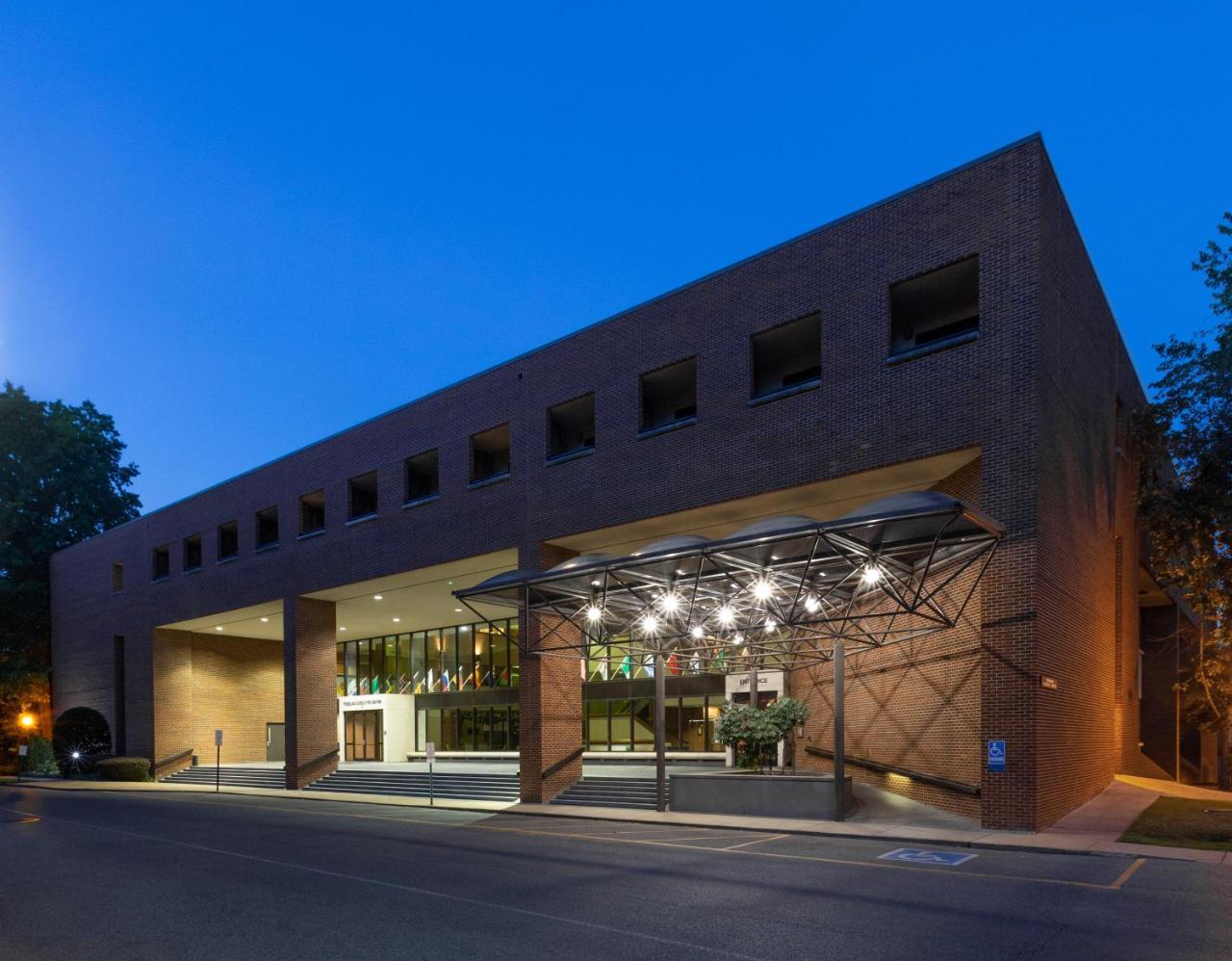 Fogelman Executive Center Hotel Memphis Exterior photo